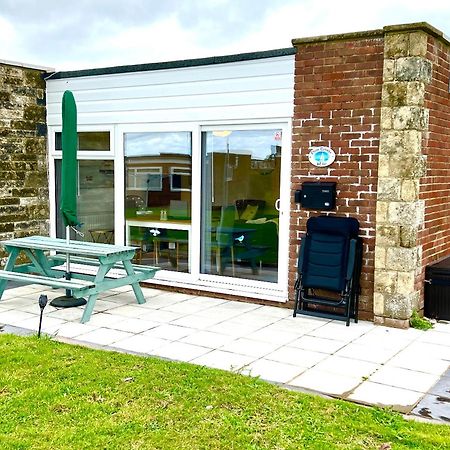 Chine Cottage Self-Catering Coastal Bungalow In Rural West Wight Freshwater Bagian luar foto