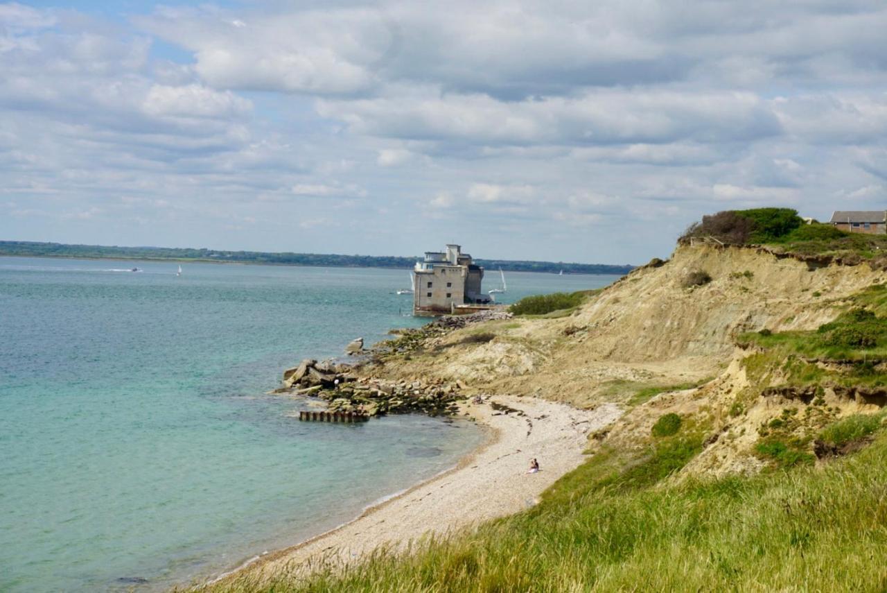 Chine Cottage Self-Catering Coastal Bungalow In Rural West Wight Freshwater Bagian luar foto