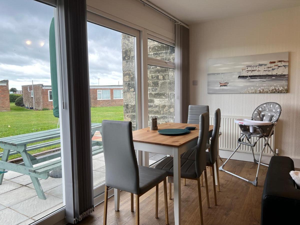 Chine Cottage Self-Catering Coastal Bungalow In Rural West Wight Freshwater Bagian luar foto