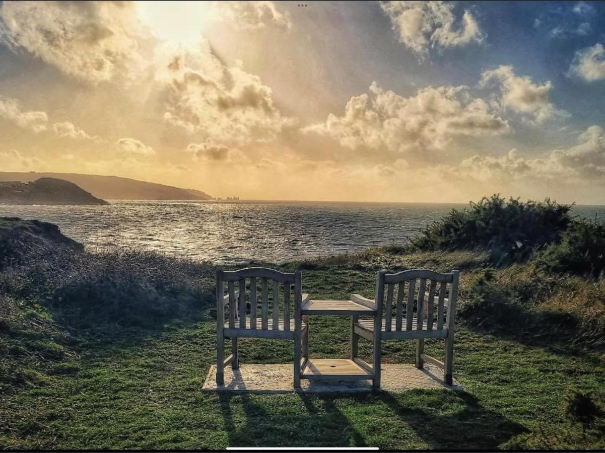 Chine Cottage Self-Catering Coastal Bungalow In Rural West Wight Freshwater Bagian luar foto